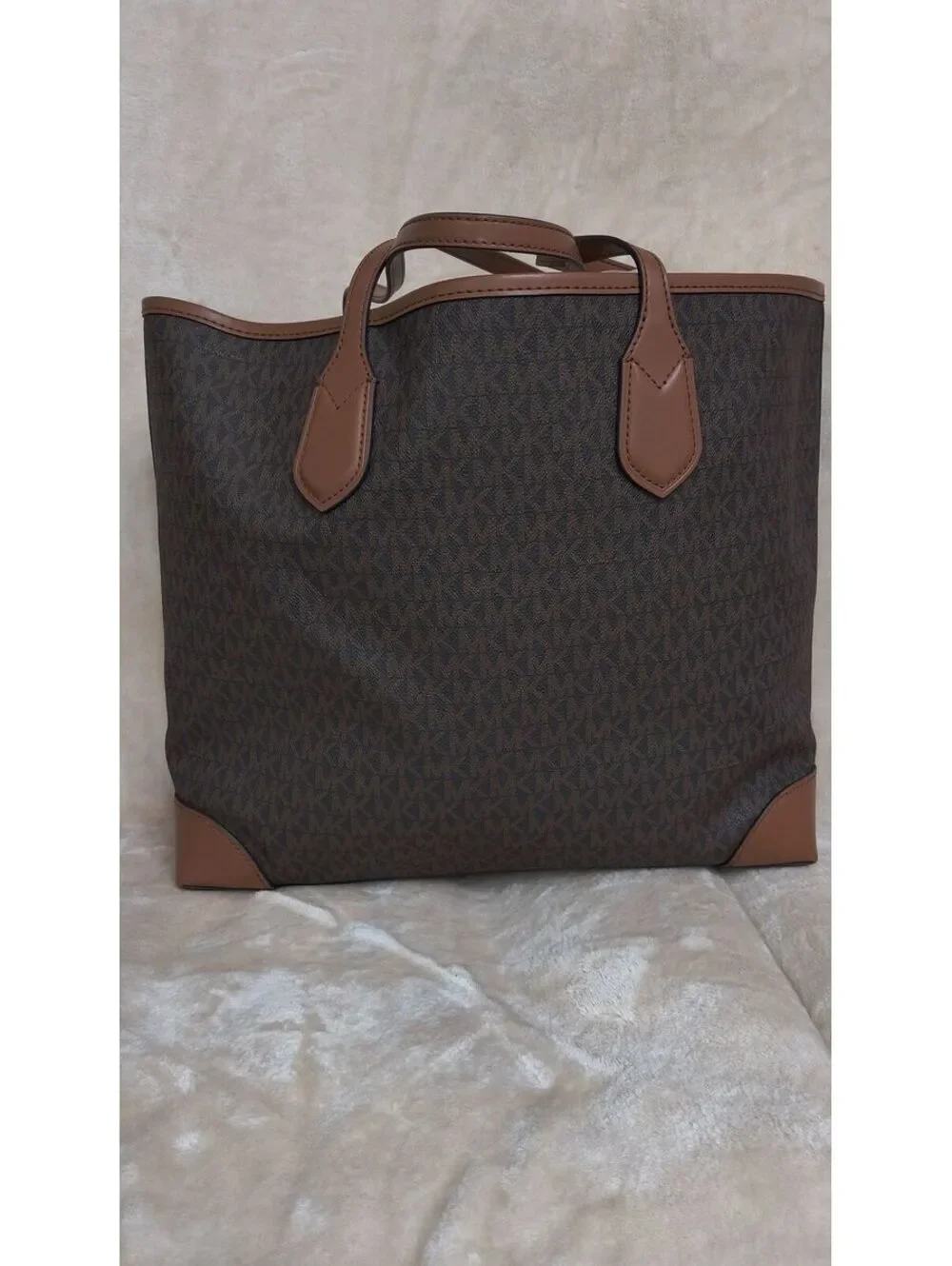79. Michael Kors Eva Large Signature Logo Stripe Tote Bag
